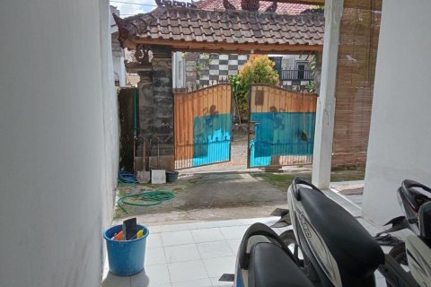 Дом с 4 спальнями в Джимбаран, Бадунг,  (9407) 9