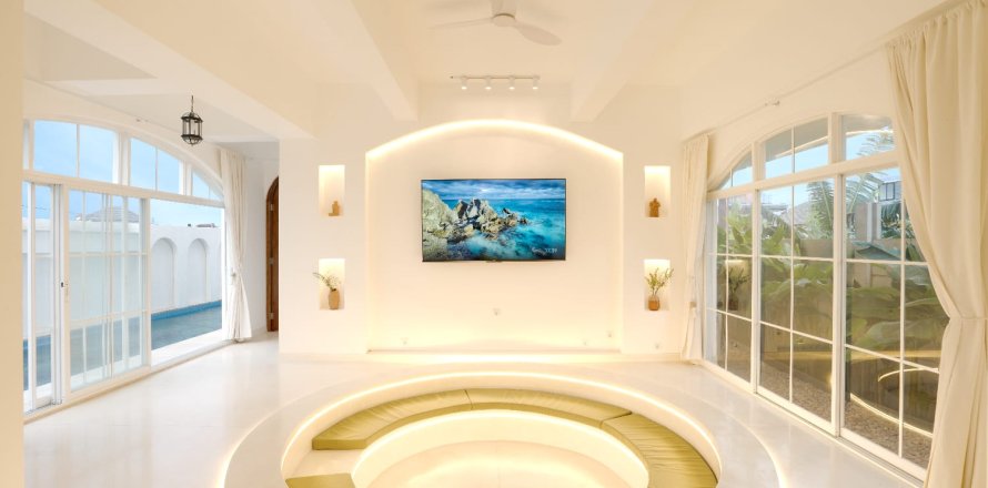 Вилла с 4 спальнями в Цемаги, Менгви, Бадунг,  (9404)