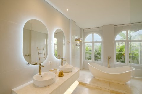 Вилла с 4 спальнями в Цемаги, Менгви, Бадунг,  (9404) 9