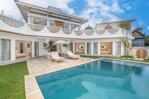 Вилла с 4 спальнями в SUNSET VILLA, Переренан,  (9931) 7