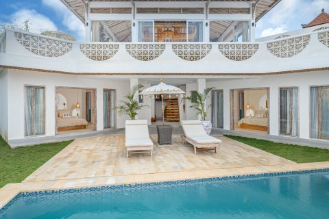 Вилла с 4 спальнями в SUNSET VILLA, Переренан,  (9931) 3