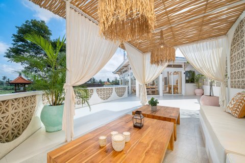 Вилла с 4 спальнями в SUNSET VILLA, Переренан,  (9931) 6