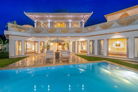 Вилла с 4 спальнями в SUNSET VILLA, Переренан,  (9931) 15