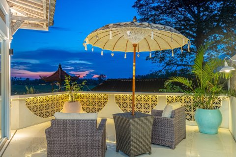 Вилла с 4 спальнями в SUNSET VILLA, Переренан,  (9931) 18