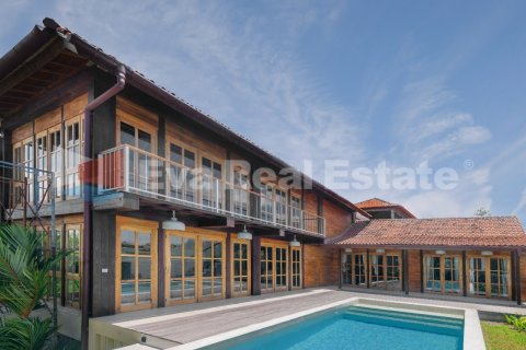 3 bedrooms Villa in Tibubeneng, Badung, Bali (2384)