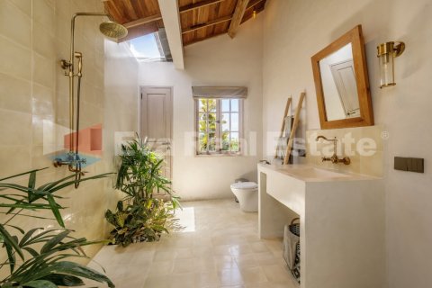 3 bedrooms Villa in Tibubeneng, Badung, Bali (2384) 12