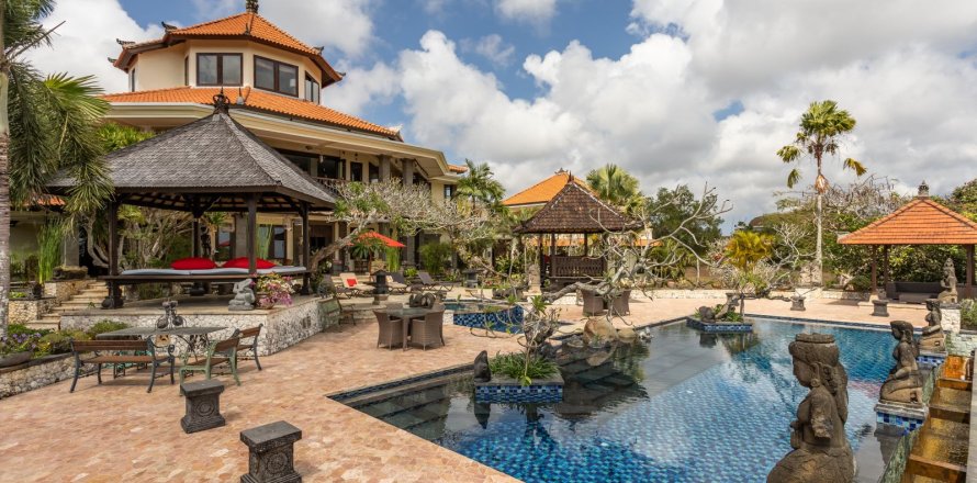 6 bedrooms Villa in Ungasan, Badung, Bali (15817)
