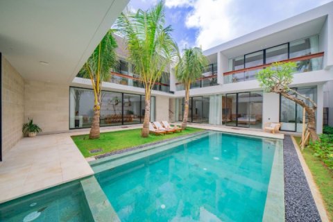 Вилла с 4 спальнями в Чангу, Бадунг,  (10059)