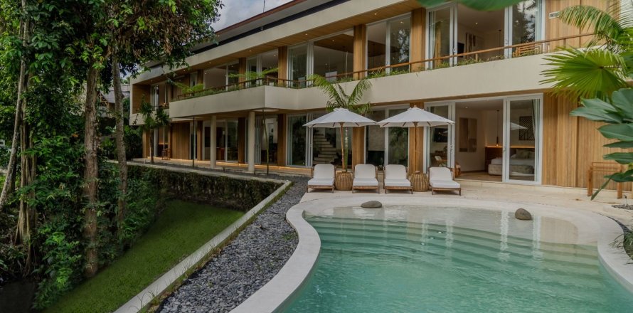 4 bedrooms Villa in Tumbak Bayuh, Mengwi, Badung, Bali (15711)