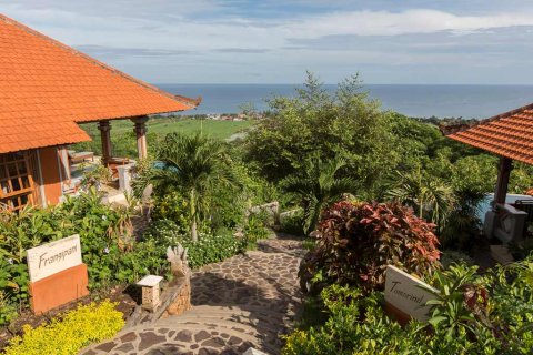 Вилла с 4 спальнями в Булеленг,  (9985) 24