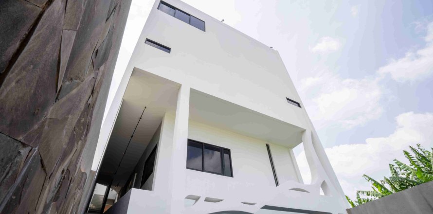 Квартира с 7 спальнями в Южный Денпасар, Денпасар, (9986)