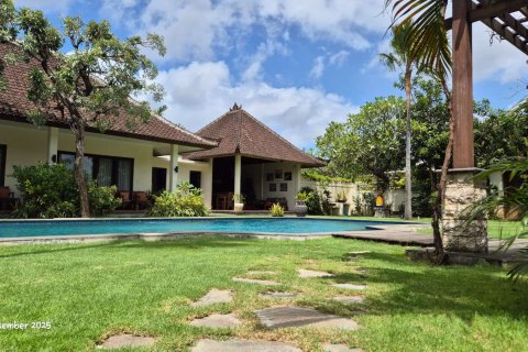 Вилла с 8 спальнями в Южный Денпасар, Денпасар, (9984) 23