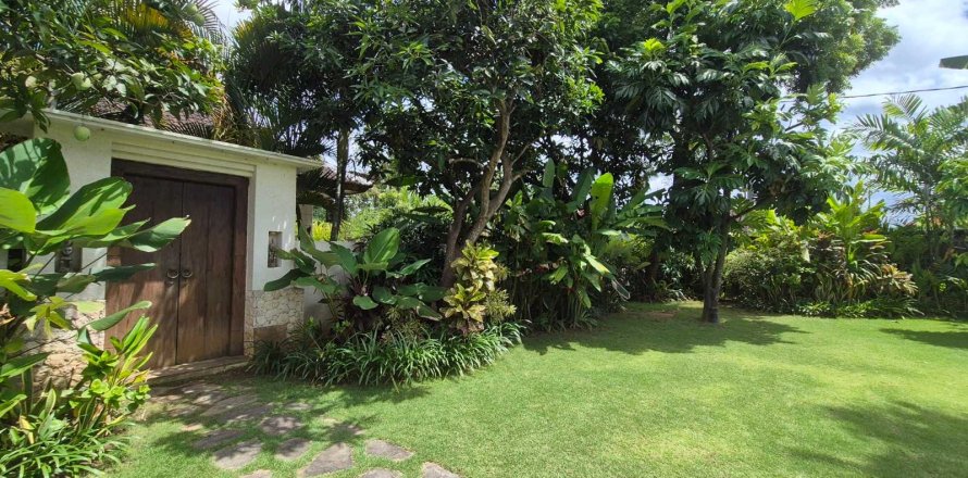 Вилла с 8 спальнями в Южный Денпасар, Денпасар, (9984)