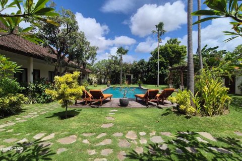 Вилла с 8 спальнями в Южный Денпасар, Денпасар, (9984) 27