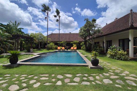 Вилла с 8 спальнями в Южный Денпасар, Денпасар, (9984) 13