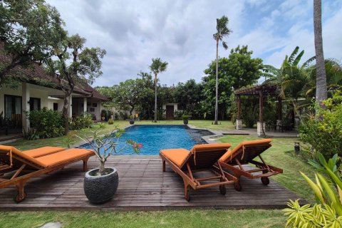 Вилла с 8 спальнями в Южный Денпасар, Денпасар, (9984) 11