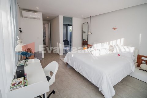 4 bedrooms Villa in Tibubeneng, Badung, Bali (2366) 5