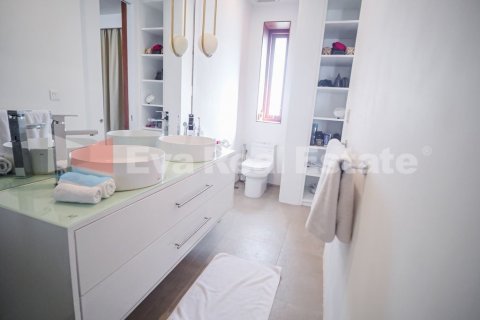 4 bedrooms Villa in Tibubeneng, Badung, Bali (2366) 6