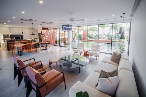 4 bedrooms Villa in Tibubeneng, Badung, Bali (2366) 2