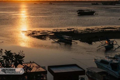 Отель, гостиница с 22 спальнями в Беноа, Бадунг,  (10055) 6