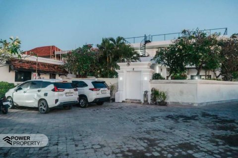 Отель, гостиница с 22 спальнями в Беноа, Бадунг,  (10055) 3