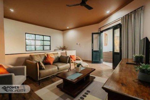 Отель, гостиница с 22 спальнями в Беноа, Бадунг,  (10055) 2