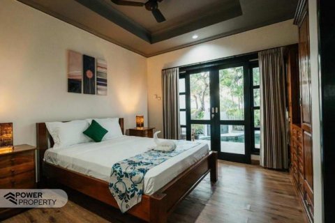 Отель, гостиница с 22 спальнями в Беноа, Бадунг,  (10055)