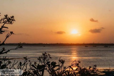 Отель, гостиница с 22 спальнями в Беноа, Бадунг,  (10055) 7