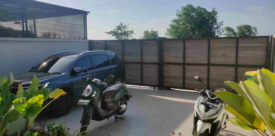 Вилла с 4 спальнями в Джимбаран, Бадунг,  (9398)