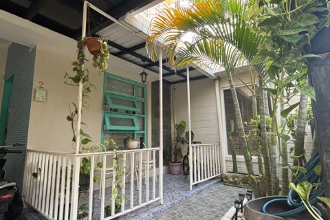 Дом с 4 спальнями в Джимбаран, Бадунг,  (9403) 3