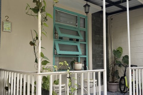 Дом с 4 спальнями в Джимбаран, Бадунг,  (9403) 4