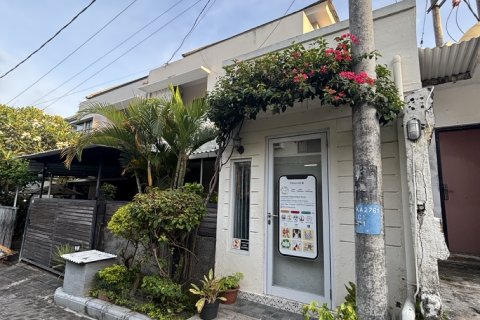 Дом с 4 спальнями в Джимбаран, Бадунг,  (9403) 1