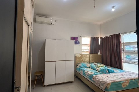 Дом с 4 спальнями в Джимбаран, Бадунг,  (9403) 21