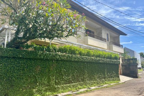 4 bedrooms House in Jimbaran, Badung,  (9399) 1