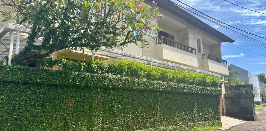4 bedrooms House in Jimbaran, Badung,  (9399)