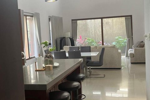 4 bedrooms House in Jimbaran, Badung,  (9399) 3