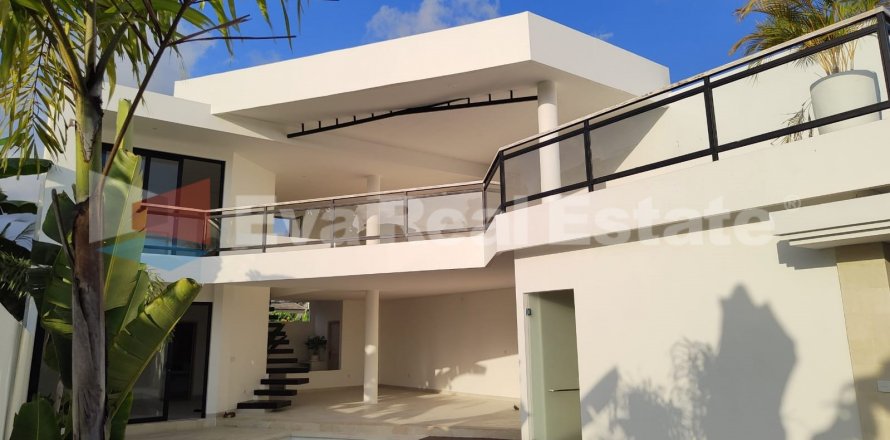 3 bedrooms Villa in Tumbak Bayuh, Mengwi, Badung, Bali (2402)