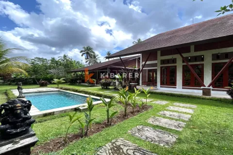 5 bedrooms Villa in Badung, Bali (13220)