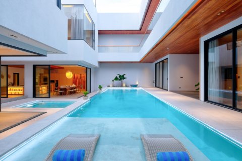 Вилла с 6 спальнями в Джимбаран, Бадунг,  (1984) 1