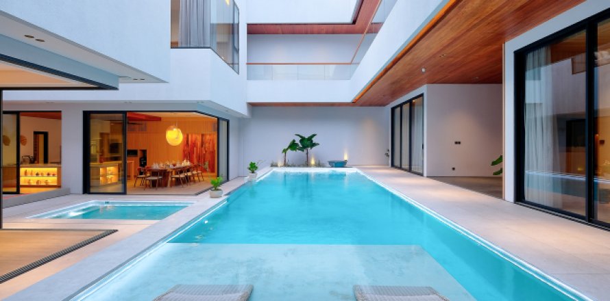 Вилла с 6 спальнями в Джимбаран, Бадунг,  (1984)