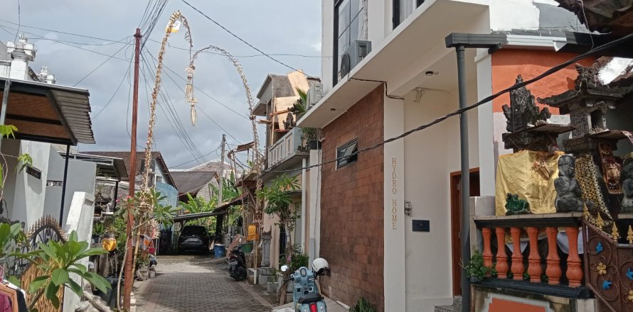 Дом с 3 спальнями в Чангу, Бадунг,  (9886)