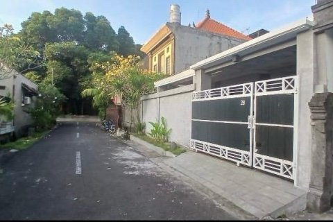 Дом с 3 спальнями в Джимбаран, Бадунг,  (9889) 1