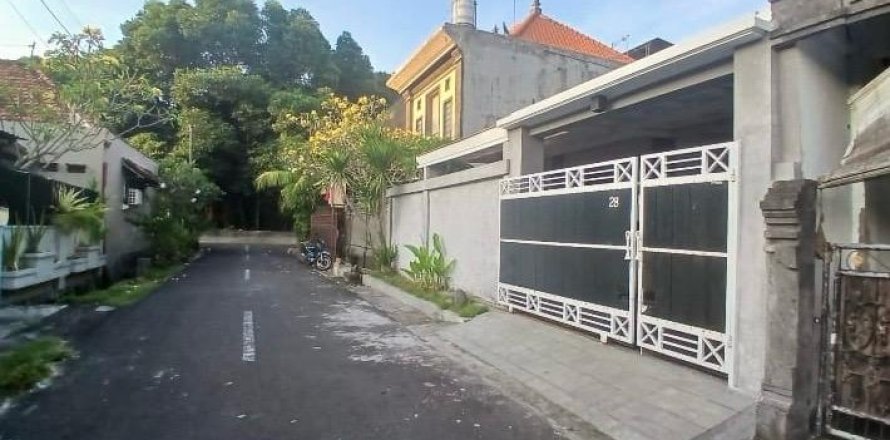 Дом с 3 спальнями в Джимбаран, Бадунг,  (9889)