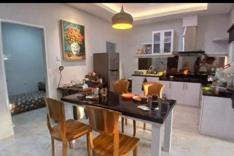 Дом с 3 спальнями в Джимбаран, Бадунг,  (9889) 3