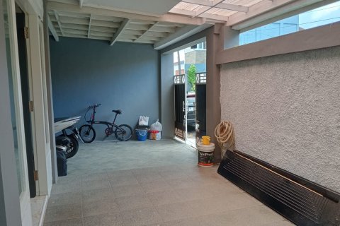 Дом с 3 спальнями в Джимбаран, Бадунг,  (9889) 9