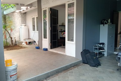 Дом с 3 спальнями в Джимбаран, Бадунг,  (9889) 7