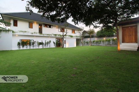 Вилла с 4 спальнями в Чангу, Бадунг, (9224) 24