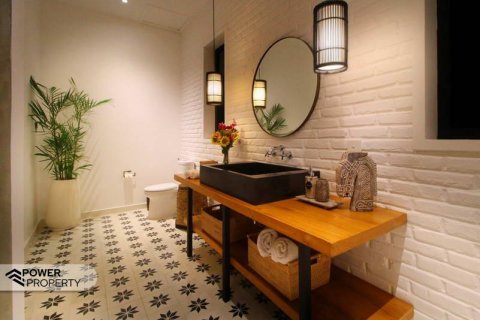 Вилла с 4 спальнями в Чангу, Бадунг, (9224) 5