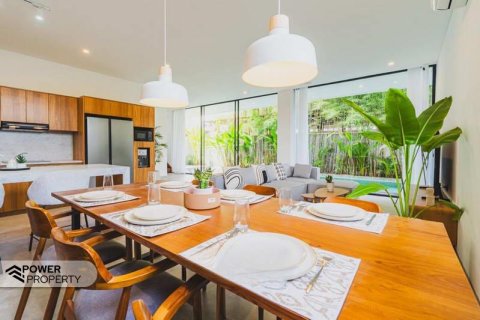 Вилла с 3 спальнями в Тампаксиринг, Гианьяр,  (9228) 24